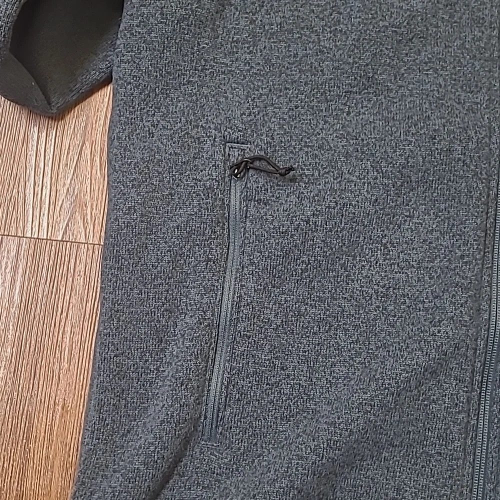 The North Face Gray Hooded Jacket used good condition zise L for‎ men.